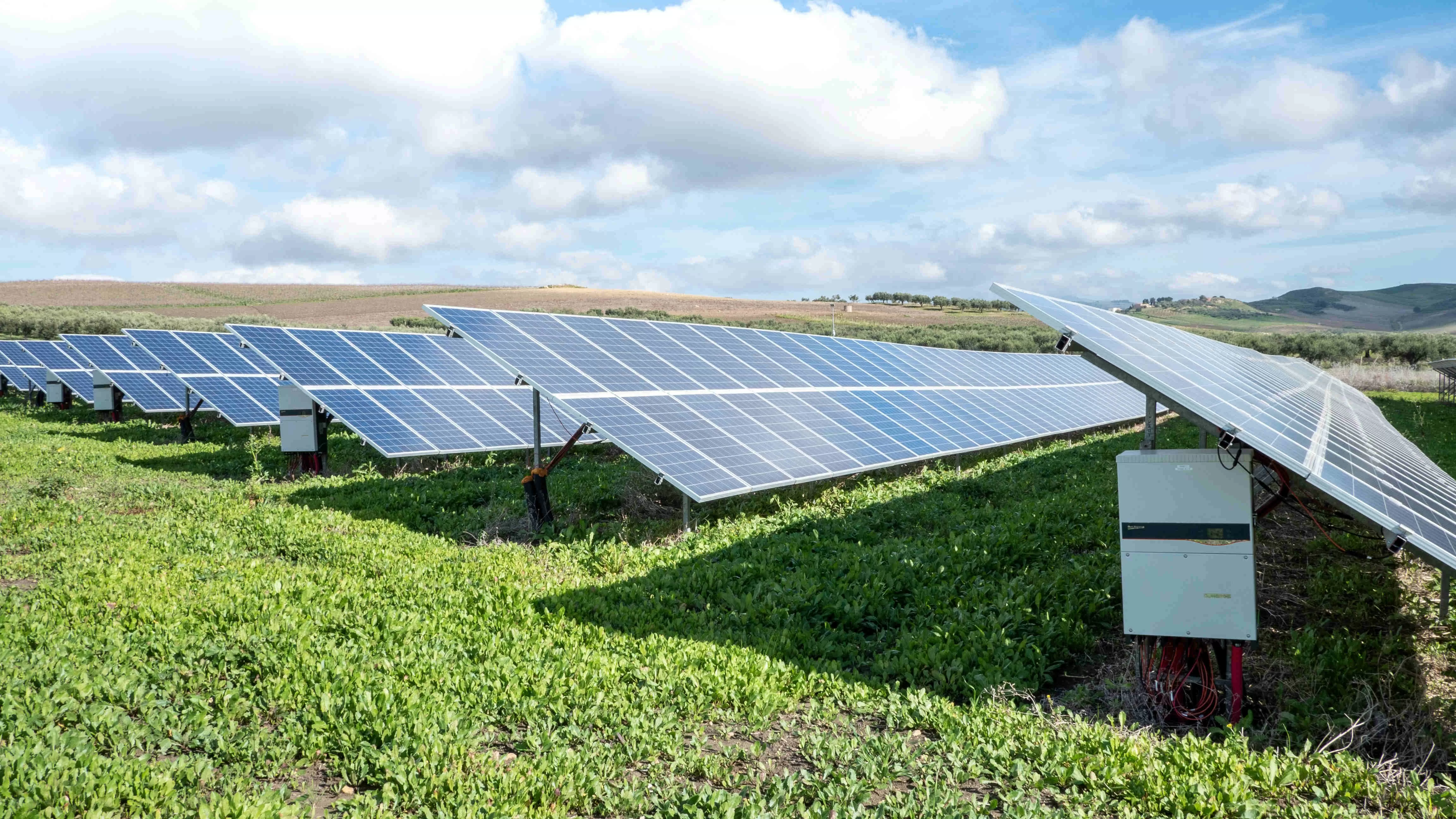 Copertina: Energia pulita, cresce il contributo del fotovoltaico