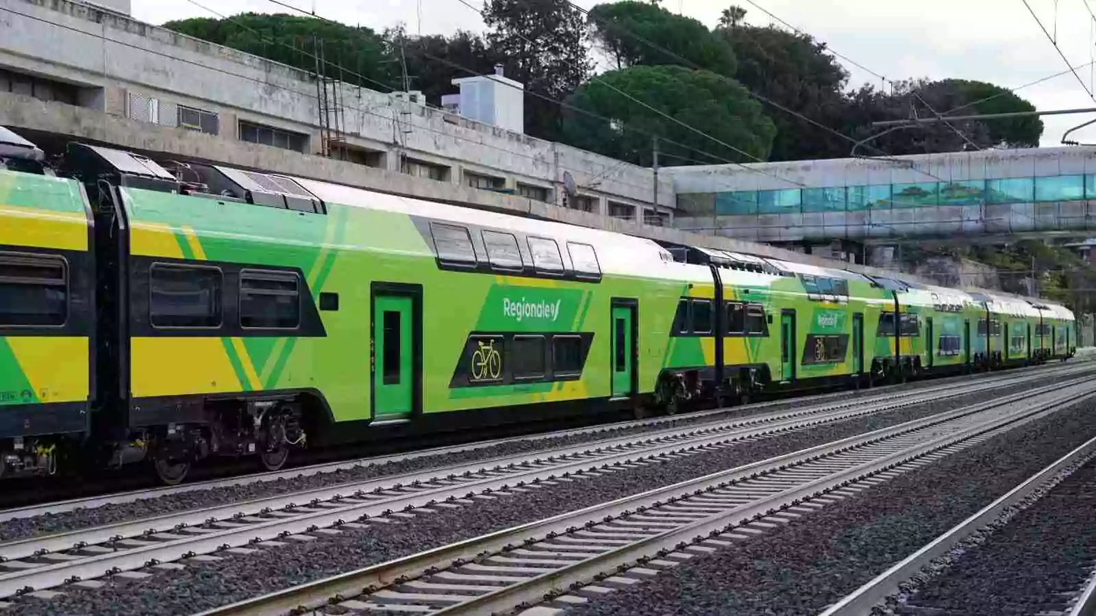 Copertina: Treni regionali, investimenti per collegamenti più rapidi